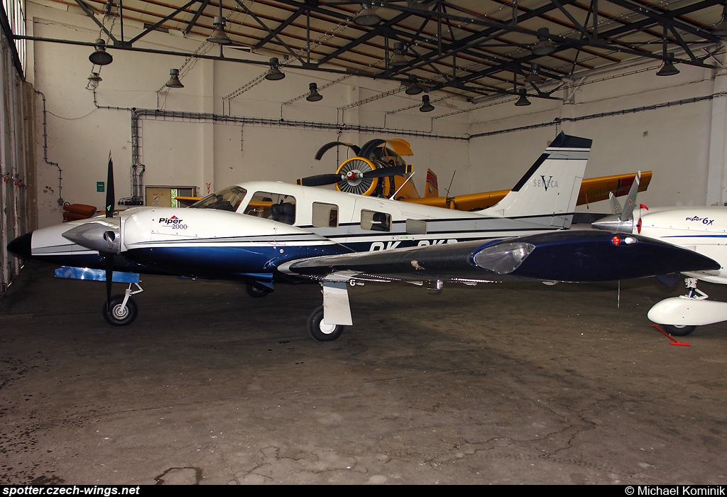 L-Consult | Piper PA-34-220T Seneca V | OK-OKR