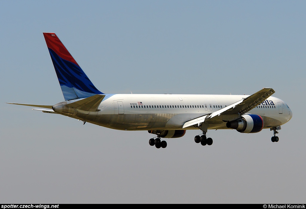 Delta Air Lines | Boeing 767-332ER | N1608