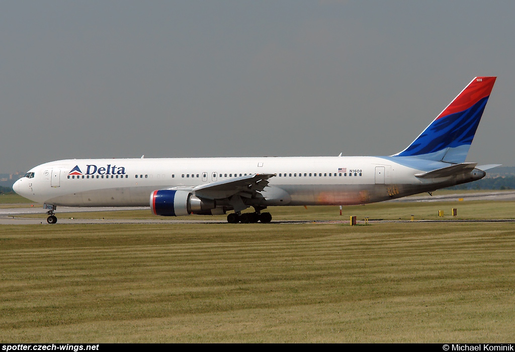 Delta Air Lines | Boeing 767-332ER | N1608