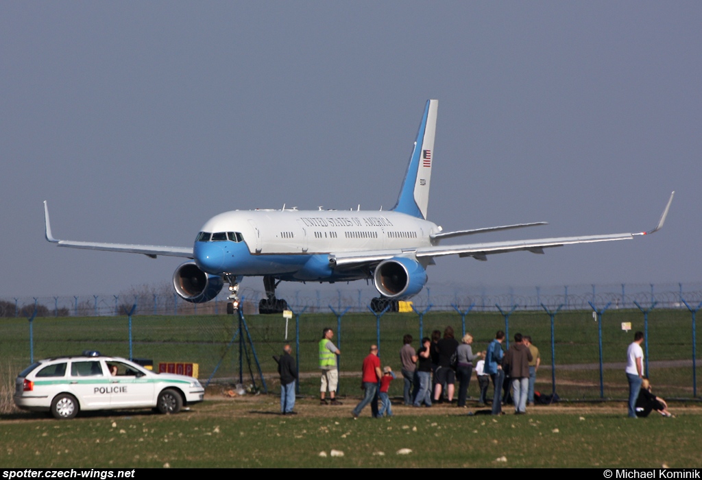 United States Air Force | Boeing C-32A | 99-0004